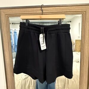 Varley Atrium 4.5” Shorts Size XL NWT